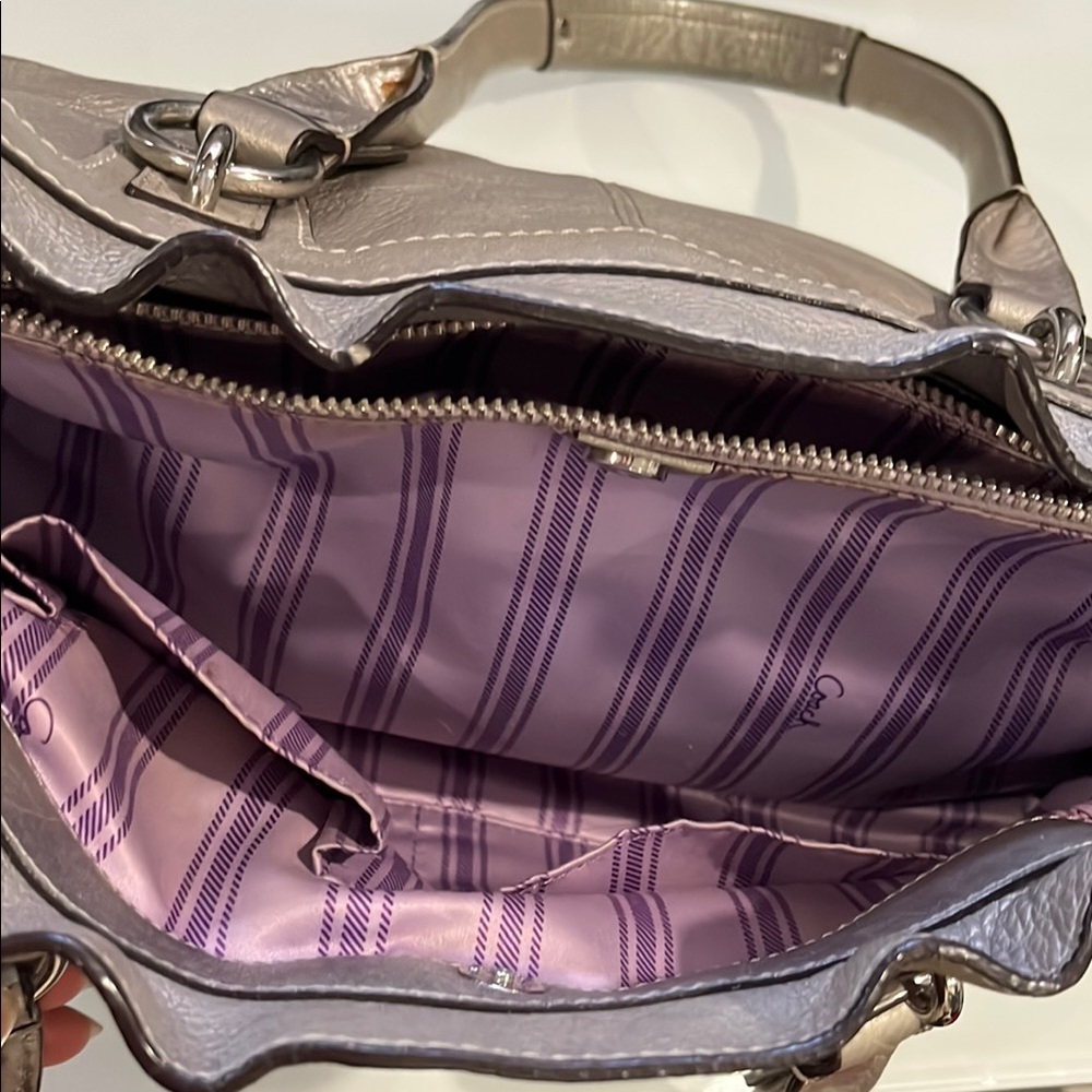 Coach Gold Shoulder Bag with Elegant Design - Picture 4 of 7